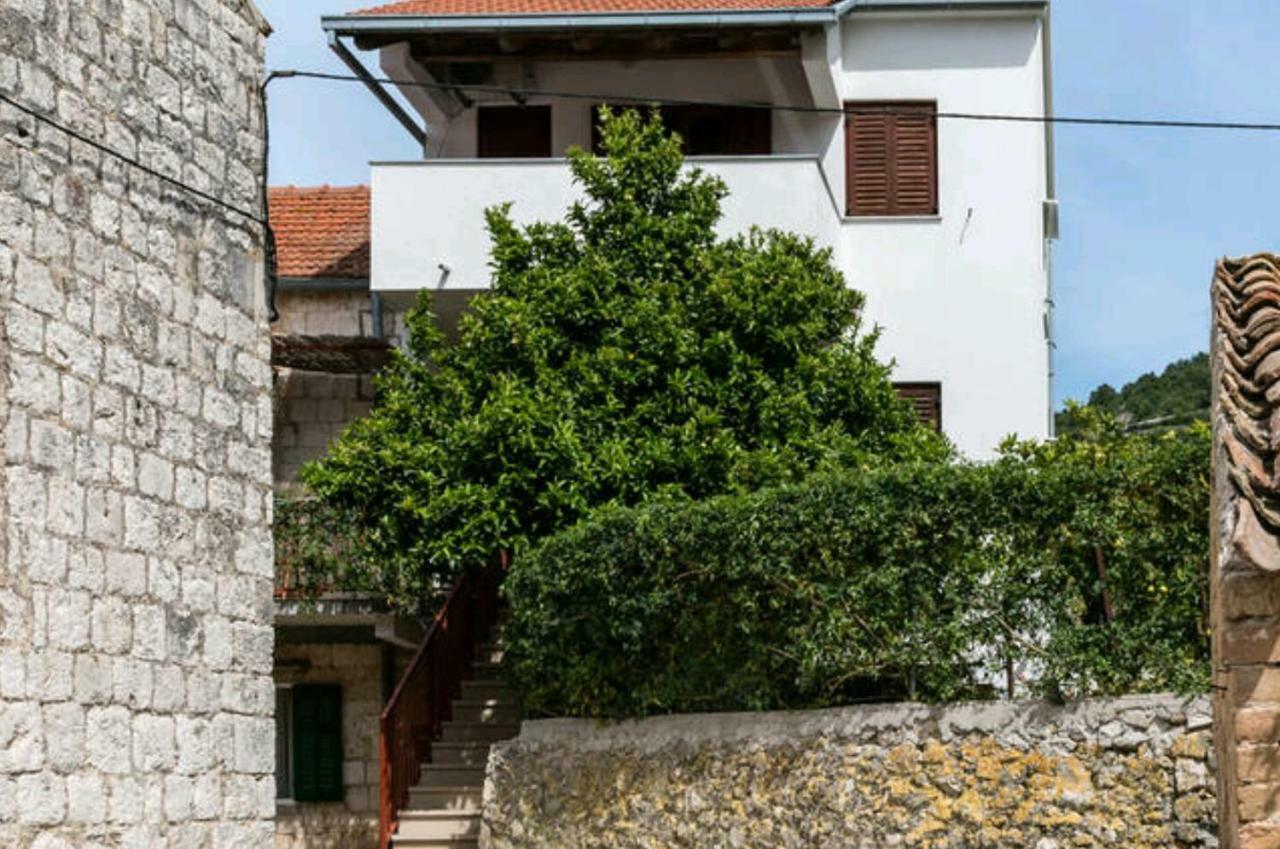Apartments Bralic Vis Exterior photo